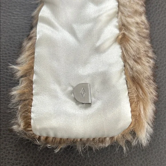 Pottery Barn Faux Fur Bottle Wrap With Sparkling Jewel - Picture 7 of 7